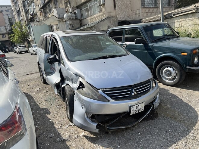 Mitsubishi Grandis 2005, 362,000 km - 2.4 l - Bakı