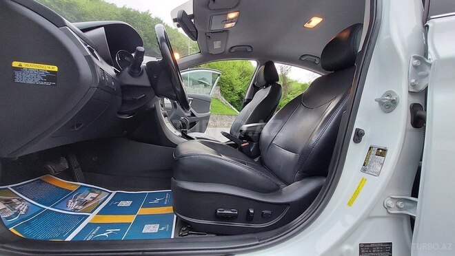 Hyundai Elantra 2015, 128,000 km - 1.8 л - Şəki