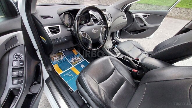 Hyundai Elantra 2015, 128,000 km - 1.8 л - Şəki