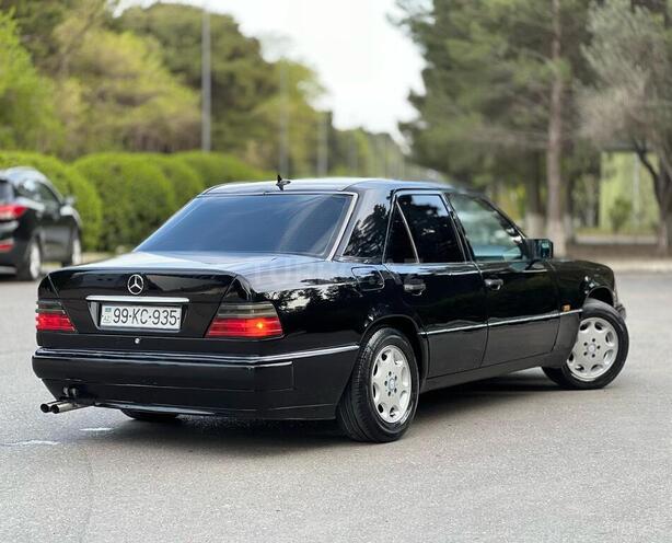 Mercedes E 220 1995, 227,000 km - 2.2 l - Sumqayıt