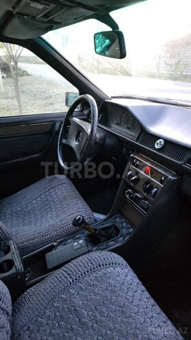 Mercedes E 200 d 1990, 450,000 km - 2.0 l - Bakı
