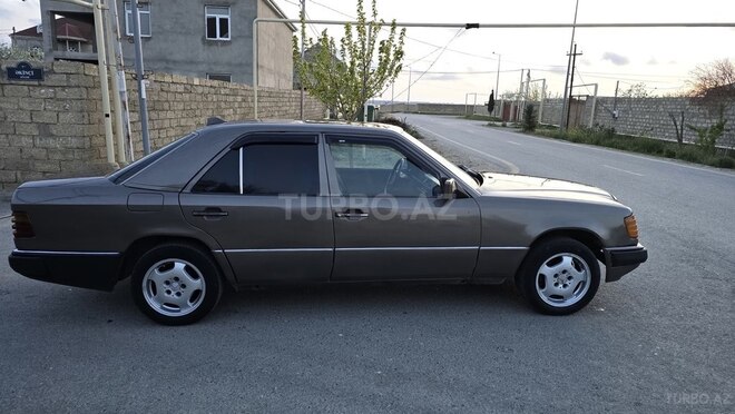 Mercedes E 200 d 1990, 450,000 km - 2.0 l - Bakı