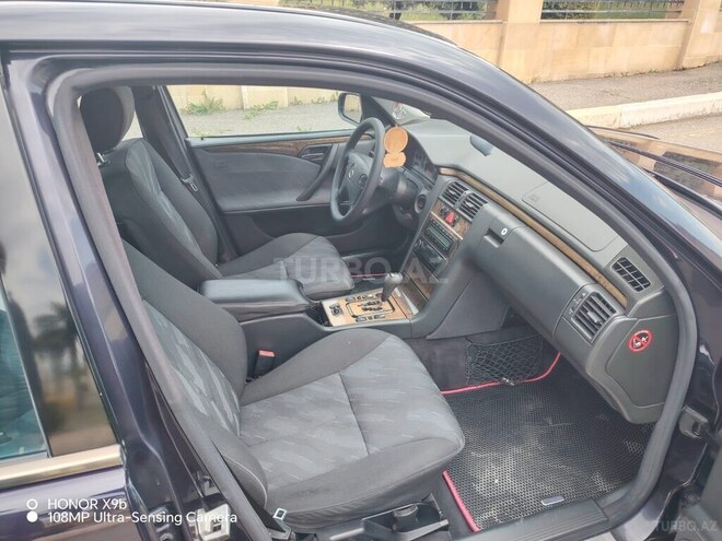 Mercedes E 240 1999, 269,300 km - 2.4 л - Gəncə