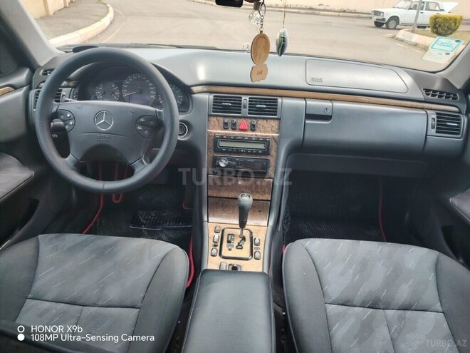 Mercedes E 240 1999, 269,300 km - 2.4 л - Gəncə