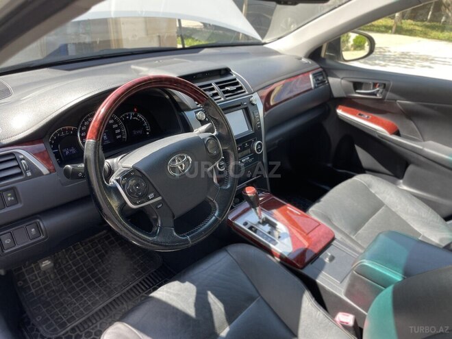 Toyota Camry-12