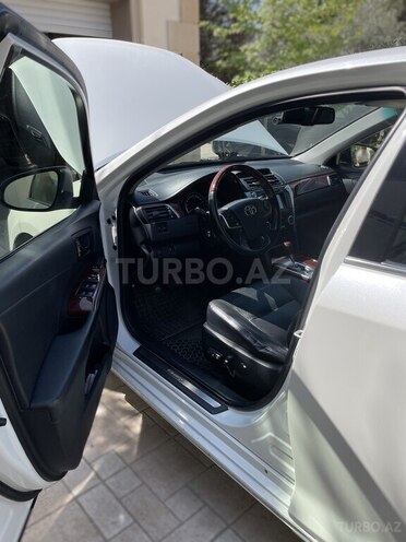 Toyota Camry-14