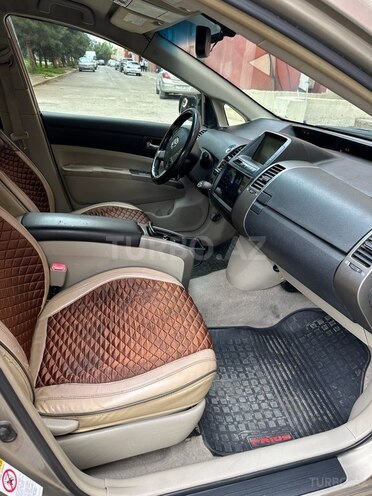 Toyota Prius-5