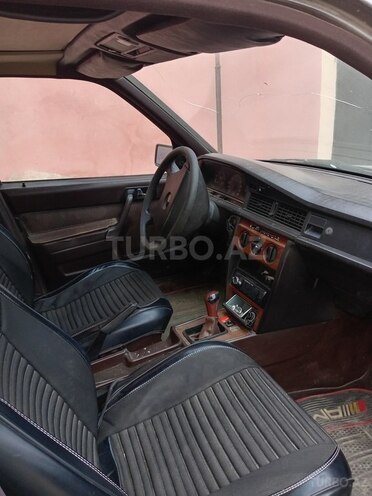 Mercedes 190 1992, 420,000 km - 2.3 l - Quba