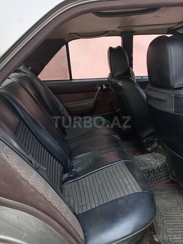 Mercedes 190 1992, 420,000 km - 2.3 l - Quba