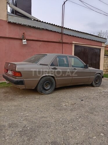 Mercedes 190 1992, 420,000 km - 2.3 l - Quba