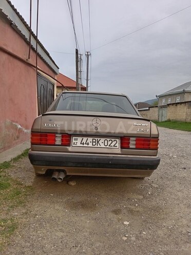 Mercedes 190 1992, 420,000 km - 2.3 l - Quba