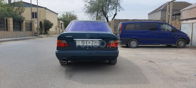 Mercedes E 220 1995, 300,000 km - 2.2 l - Bakı