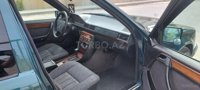 Mercedes E 220 1995, 300,000 km - 2.2 l - Bakı