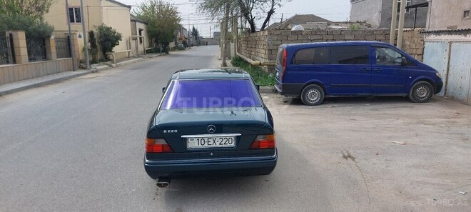 Mercedes E 220 1995, 300,000 km - 2.2 l - Bakı