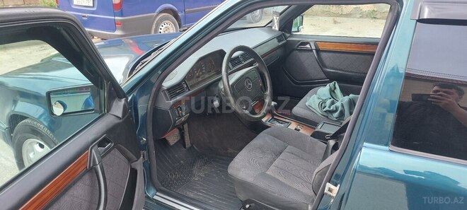Mercedes E 220 1995, 300,000 km - 2.2 l - Bakı