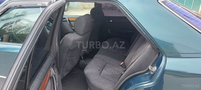 Mercedes E 220 1995, 300,000 km - 2.2 l - Bakı