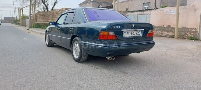Mercedes E 220 1995, 300,000 km - 2.2 l - Bakı