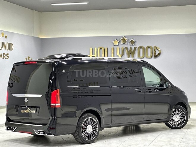 Mercedes V 220-8