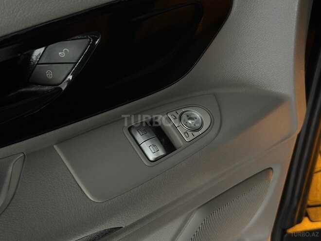 Mercedes V 220-18