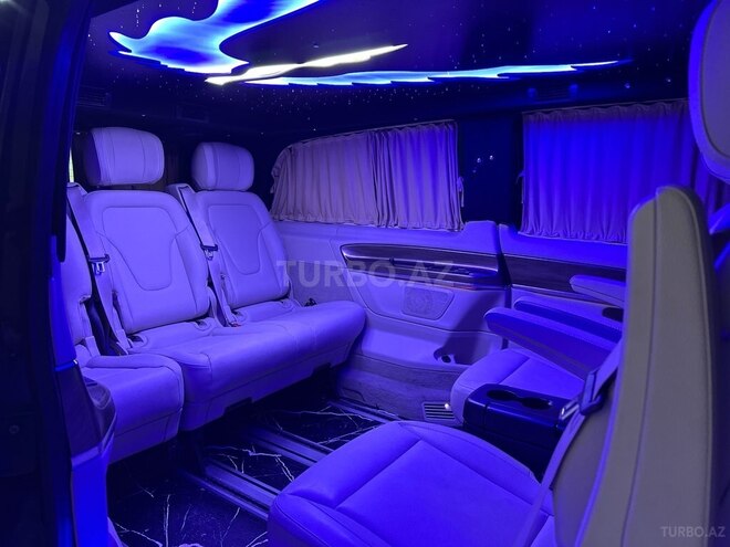 Mercedes V 220-17