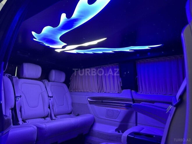 Mercedes V 220-10