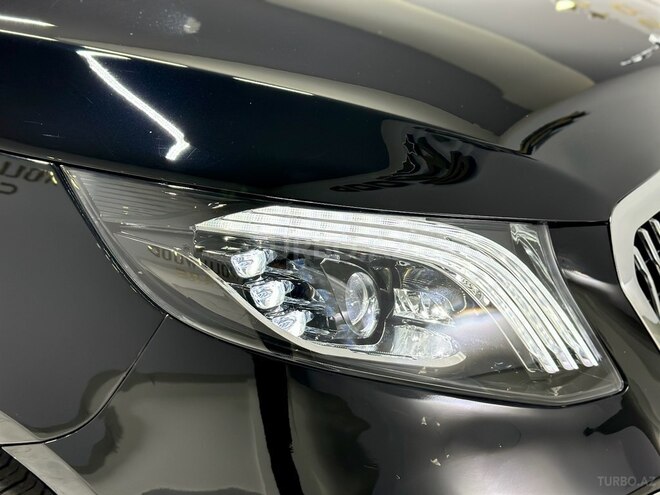 Mercedes V 220-19