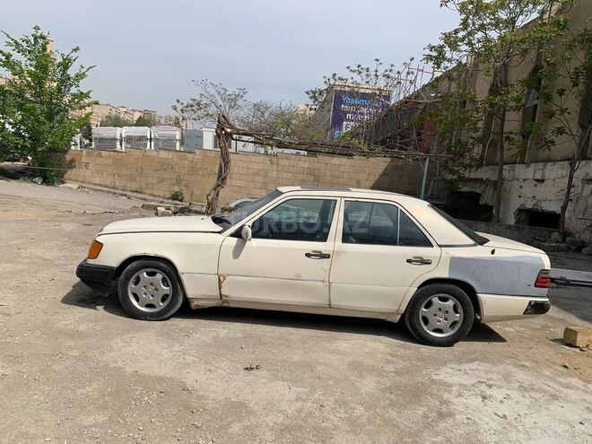 Mercedes E 250 1992, 670,000 km - 2.5 l - Bakı