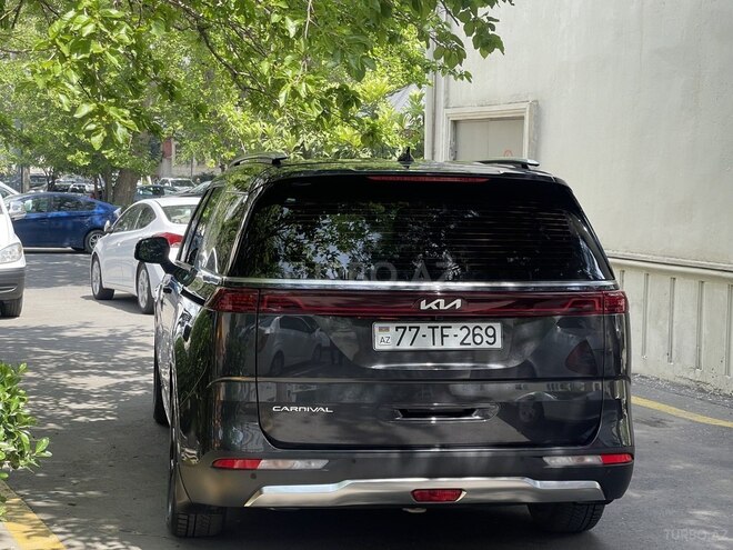 Kia Carnival-2