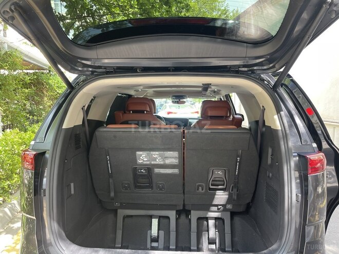 Kia Carnival-11