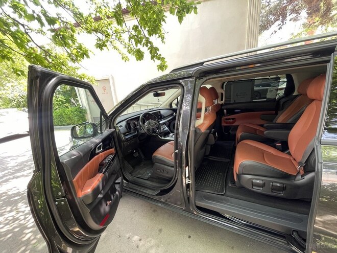 Kia Carnival-5