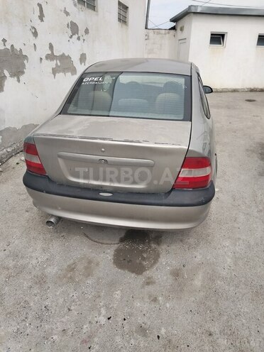 Opel Vectra 1996, 350,000 km - 1.8 l - Quba