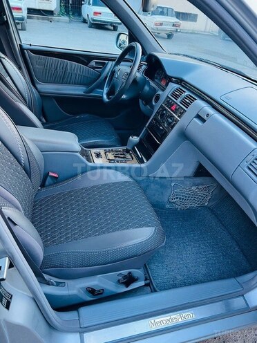 Mercedes E 280 1999, 399,800 km - 2.8 l - Gəncə