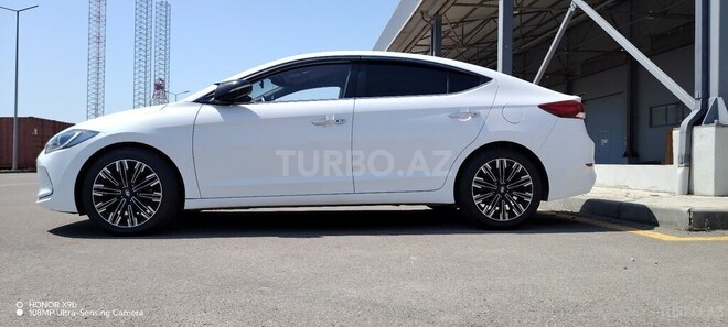 Hyundai Avante 2015, 180,000 km - 1.6 л - Bakı