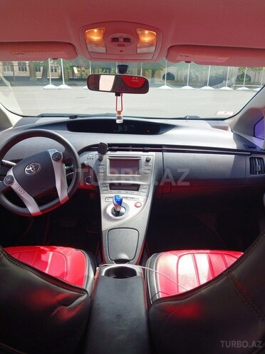 Toyota Prius-5