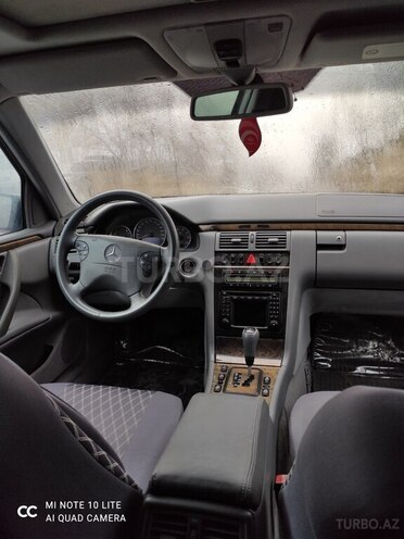 Mercedes E 240 2000, 305,000 km - 2.4 l - Bakı