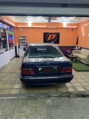 Mercedes E 240 2000, 305,000 km - 2.4 l - Bakı