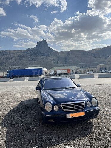 Mercedes E 240 2000, 305,000 km - 2.4 l - Bakı