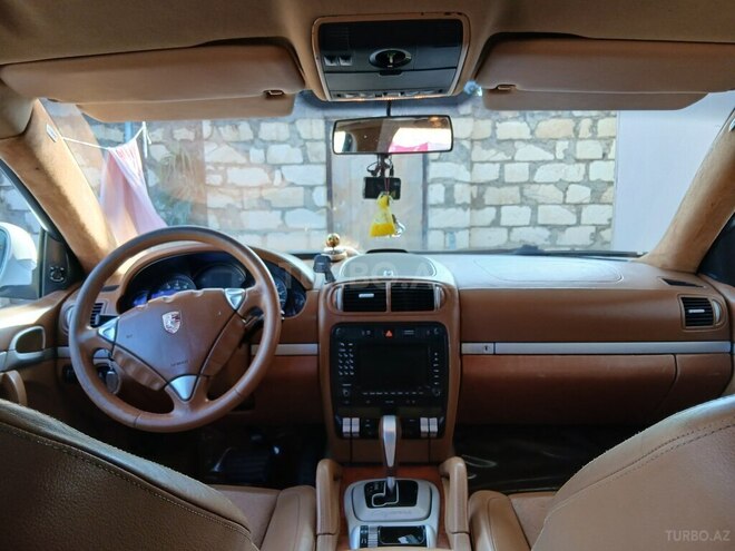 Porsche Cayenne-4