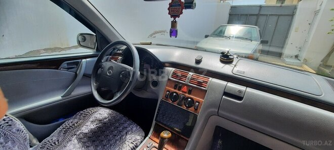 Mercedes E 240 1999, 327,910 km - 2.4 l - Bakı