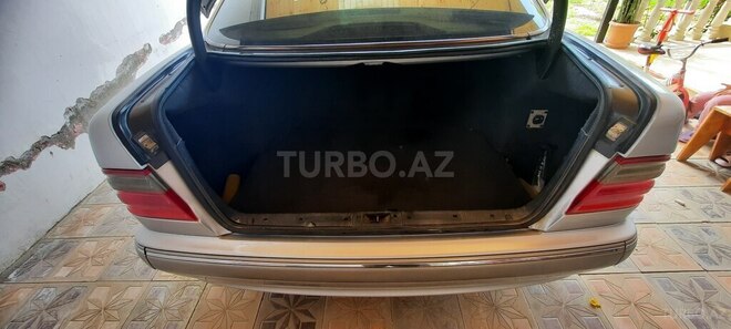 Mercedes E 240 1999, 327,910 km - 2.4 l - Bakı