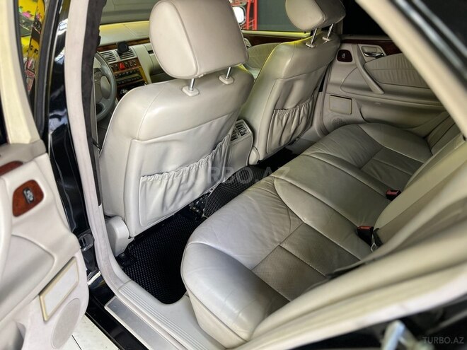 Mercedes E 320-13