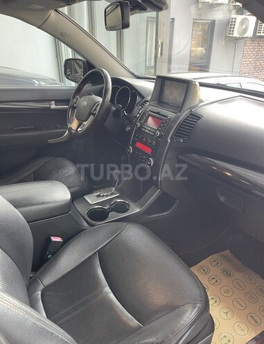 Kia Sorento-12