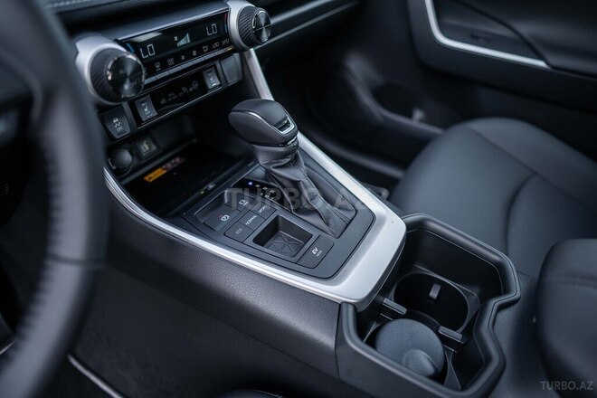 Toyota RAV4-8