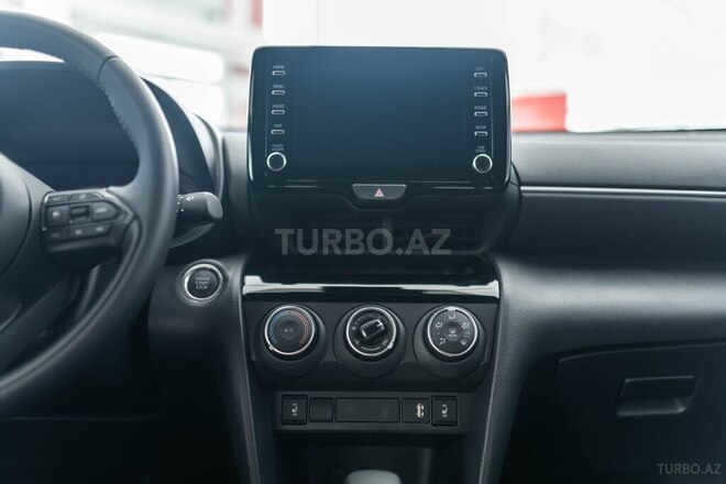 Toyota Yaris Cross-13