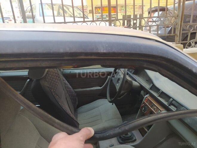 Mercedes E 250 1990, 400,000 km - 2.5 l - Bakı