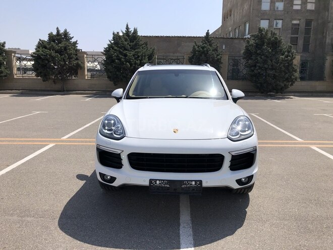 Porsche Cayenne-1