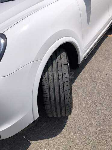 Porsche Cayenne-11