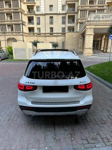 Mercedes GLB 250 4MATIC 2021, 35,000 km - 2.0 l - Bakı
