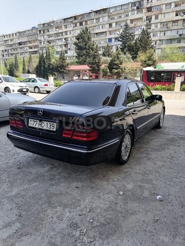 Mercedes E 220 d 2001, 315,580 km - 2.2 l - Bakı