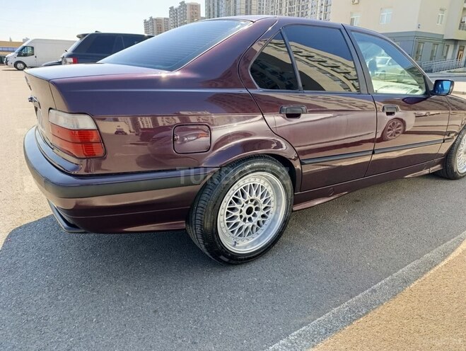 BMW 320-3